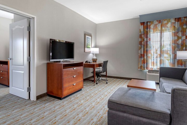 Comfort Inn & Suites Cleveland TX