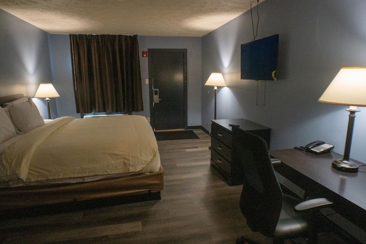Room 13 of 16
