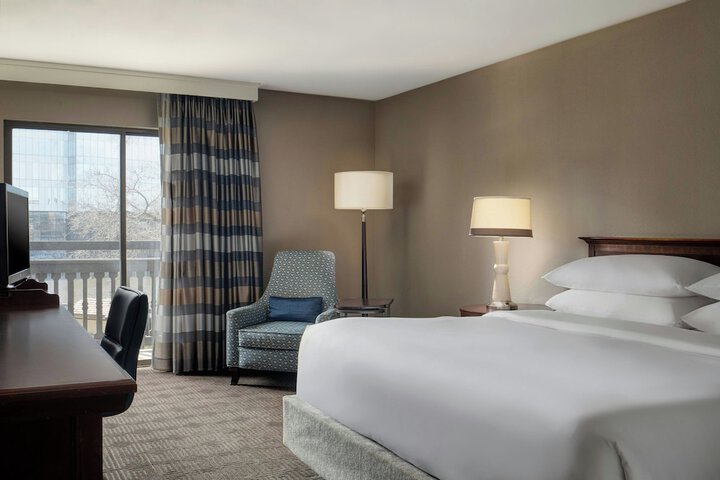 Sheraton Westport Chalet Hotel St. Louis