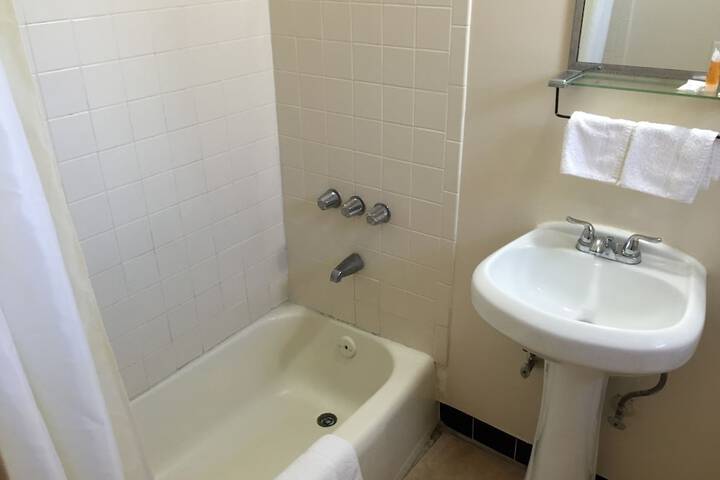 Room 9 of 20