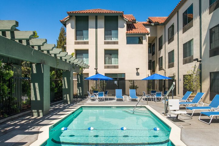 Holiday Inn Express & Suites Santa Clara-Silicon Valley by IHG