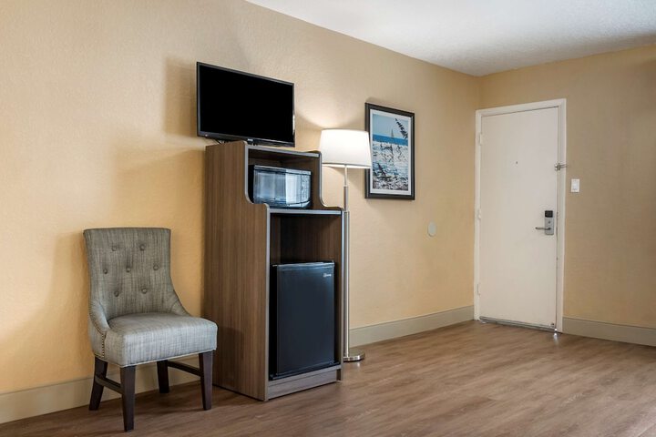 Room 11 of 25