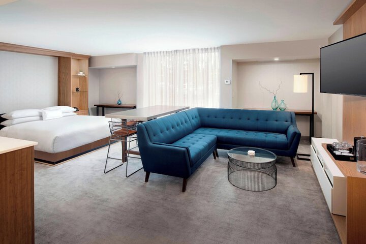 Delta Hotels by Marriott Seattle Everett