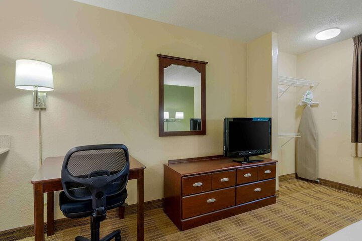 Room 17 of 22