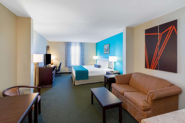 Room 9 of 32