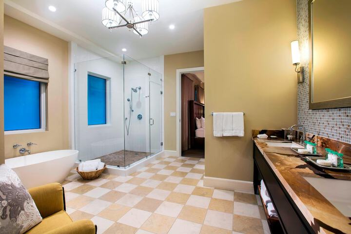 Playa Largo Resort & Spa Autograph Collection