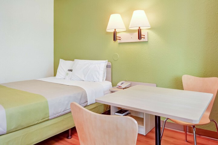 Room 11 of 27