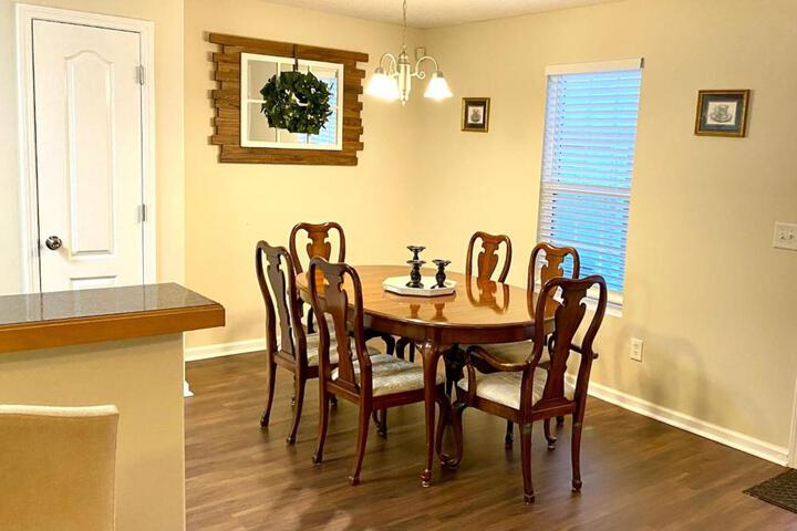 Spacious & comfy home in ultra-convenient location 2025 Traveller Award Winner