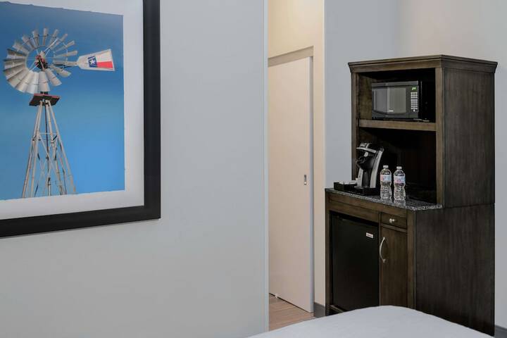 Room 28 of 40