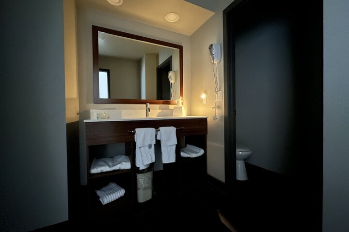 Room 15 of 38