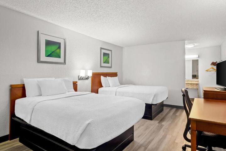 Travelodge Suites by Wyndham MacClenny