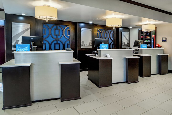 Embassy Suites by Hilton St. Louis Airport