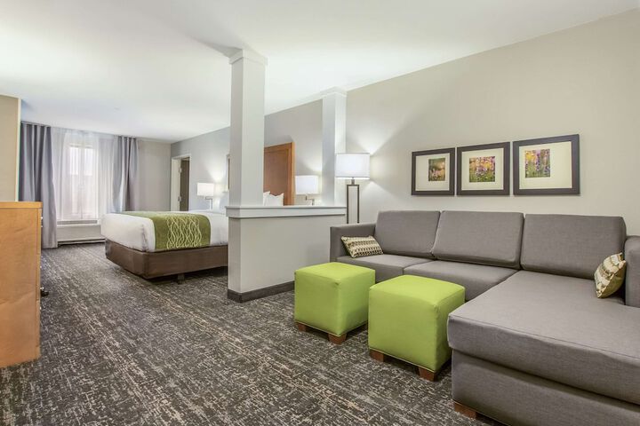Room 32 of 40