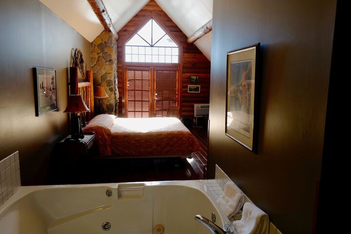 Room 24 of 98
