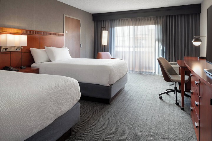 Courtyard by Marriott Bakersfield