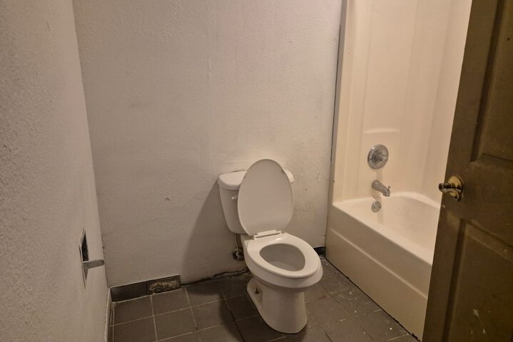 Room 10 of 17