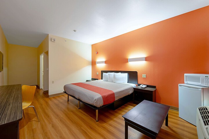 Motel 6 Rhome TX