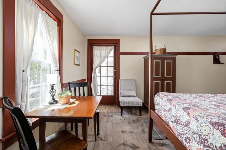 Artists Colony Inn
