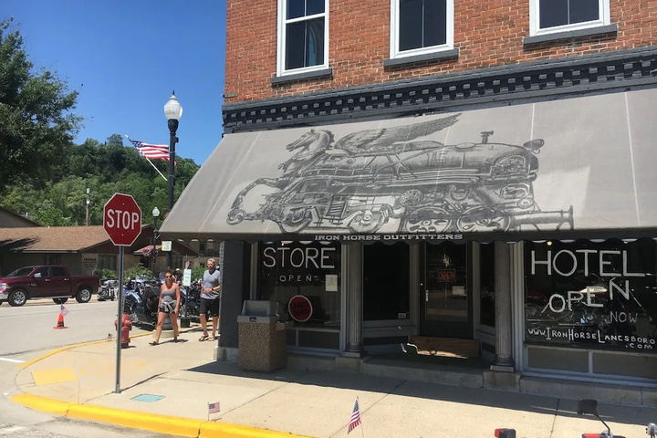 Iron Horse Outfitters & Inn