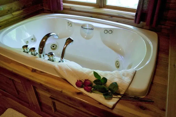 DONNAS PREMIER LODGING