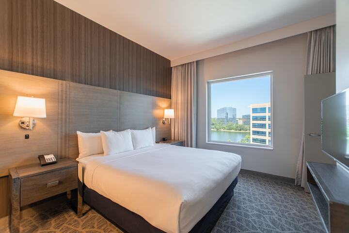 Embassy Suites by Hilton The Woodlands at Hughes Landing