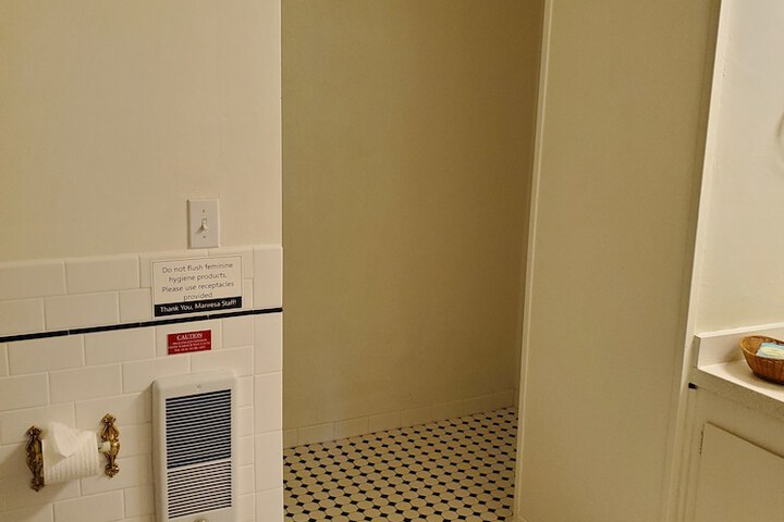 Room 13 of 68