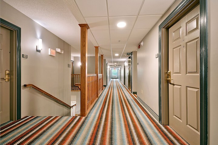 Ballroom/Hall 32 of 37