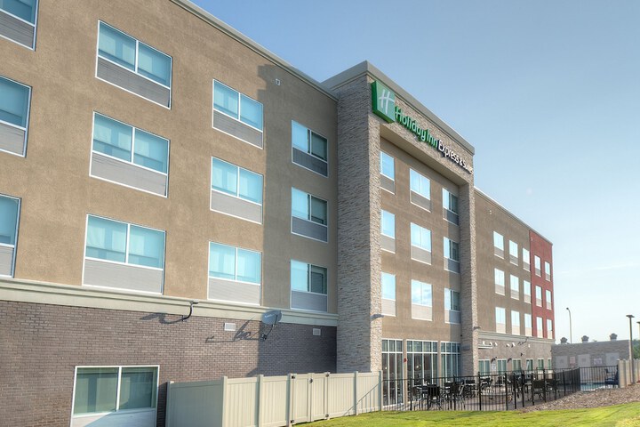 Holiday Inn Express & Suites Fort Mill by IHG