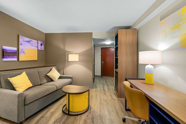 Room 17 of 37