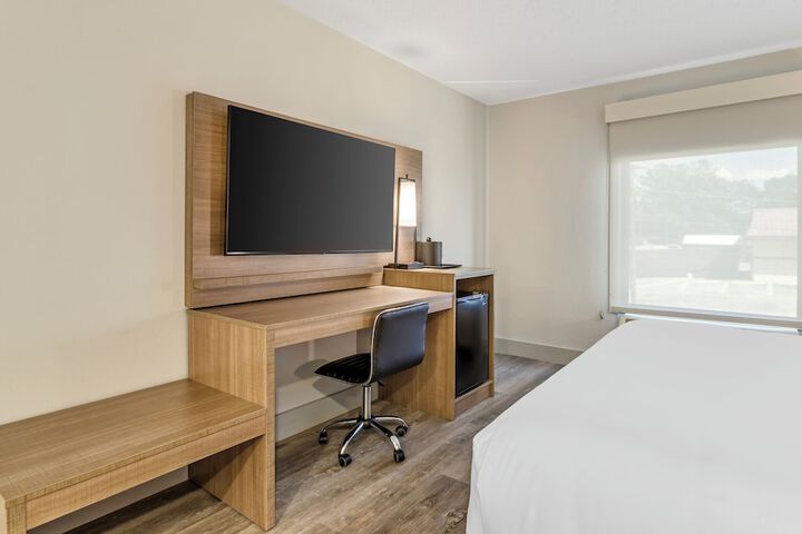 Room 32 of 76
