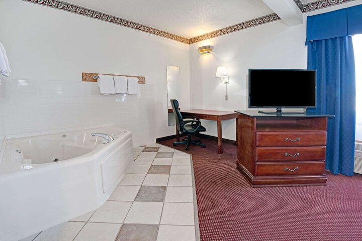 Room 11 of 14