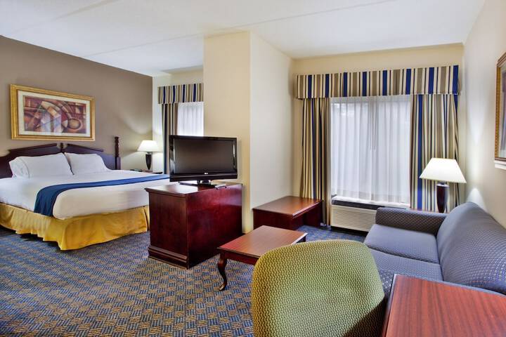 Holiday Inn Express Hotel & Suites by IHG