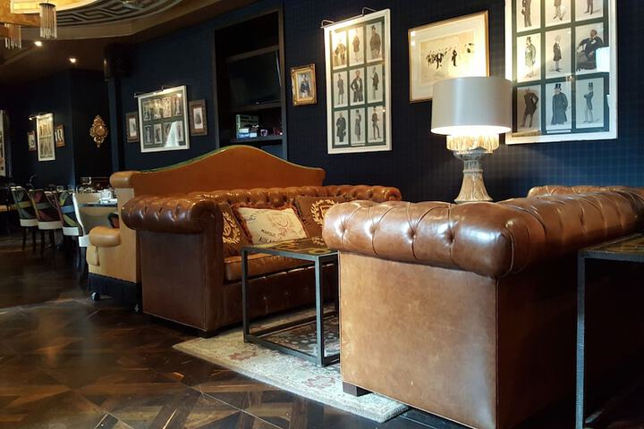 Lounge 56 of 61