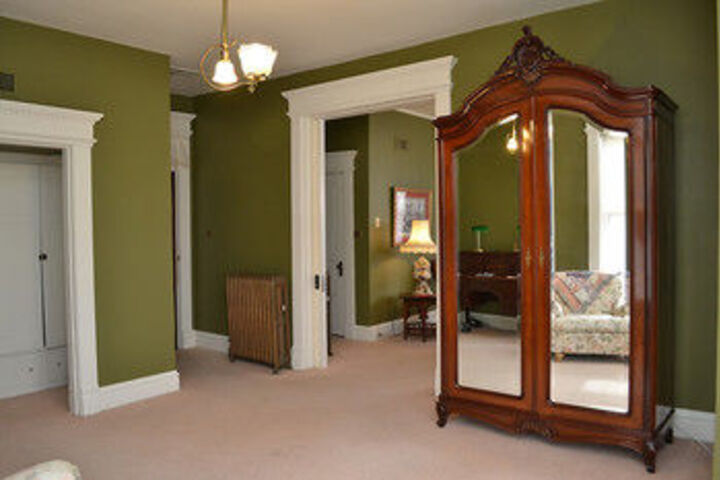 The Grand Anne Bed & Breakfast
