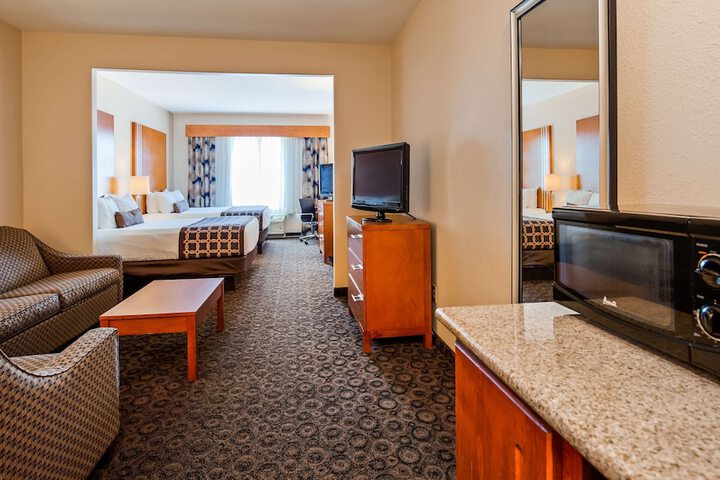 Room 12 of 25