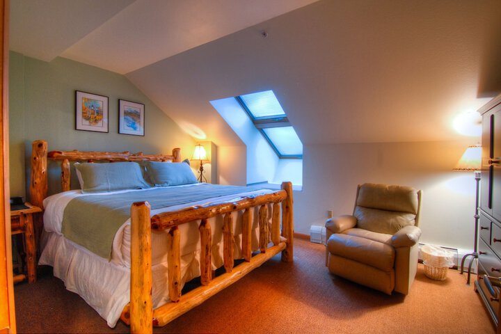 Zephyr Mountain Lodge