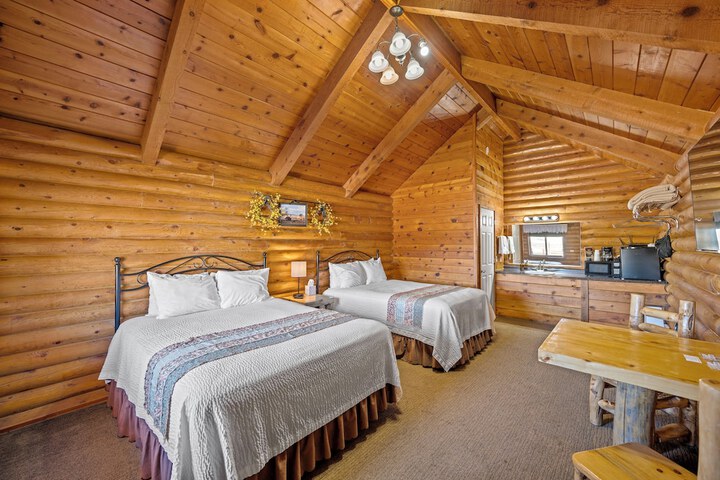 Bryce Canyon Log Cabins