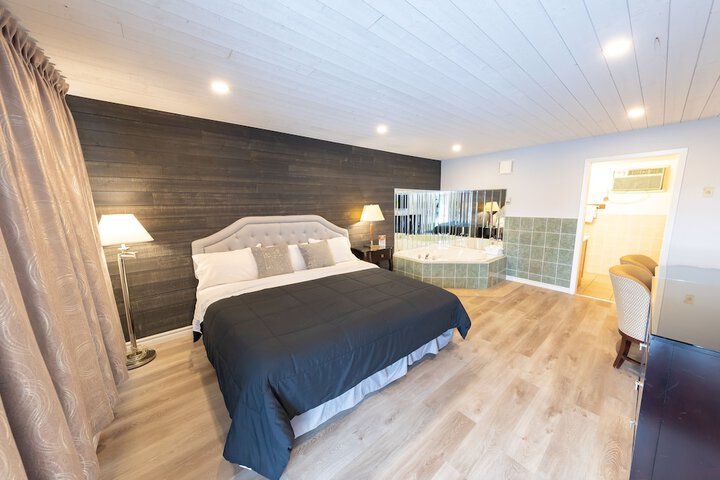 Room 27 of 43