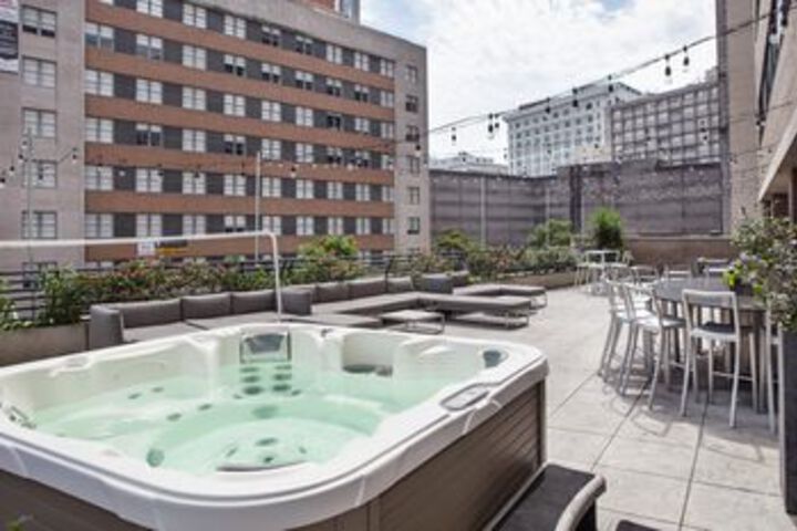 Artsy 2BR in C.B.D. by Sonder