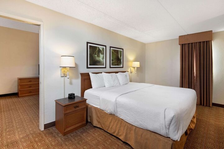 Room 17 of 30