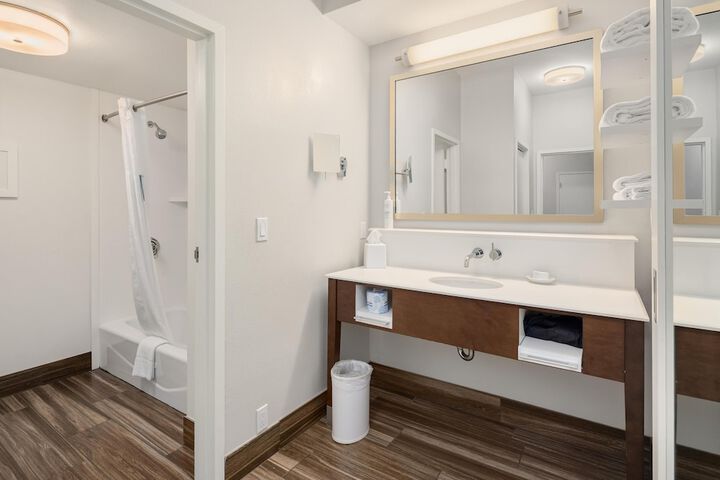 Hampton Inn & Suites Seattle-North / Lynnwood