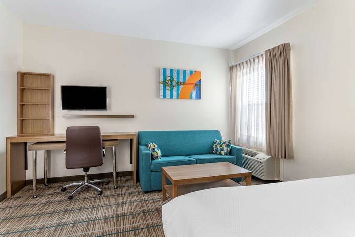 Room 25 of 47