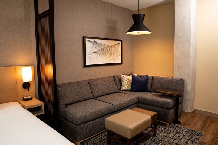 Room 6 of 42