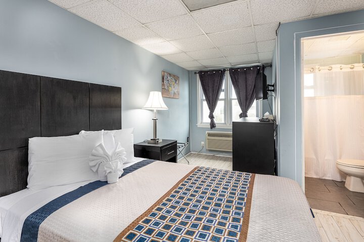 Room 11 of 36