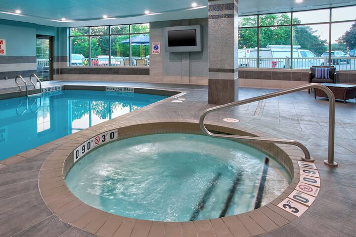 Holiday Inn Express & Suites Kingston Central by IHG