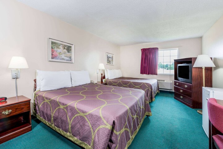 Room 8 of 14