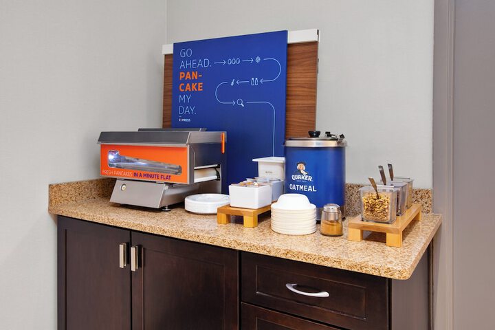 Holiday Inn Express Hotel & Suites Grand Rapids-North by IHG
