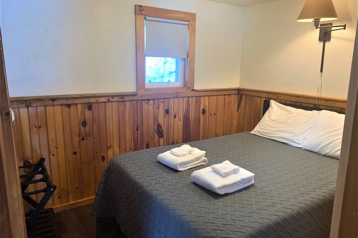 Pine Crest Motel & Cabins