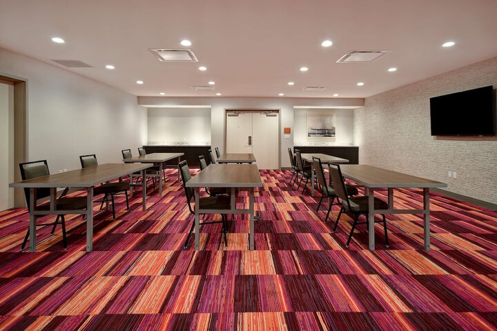Home2 Suites by Hilton Eau Claire South