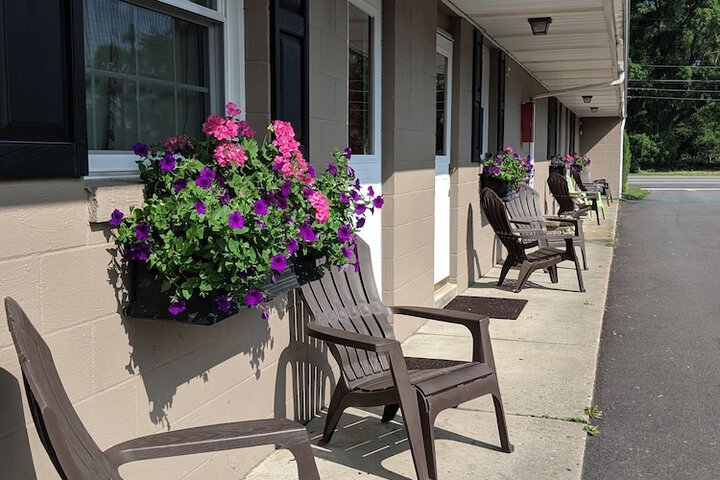 Hotel Exterior 51 of 54